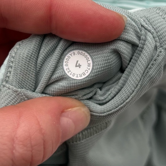 Women’s Lululemon Hotty Hot High Rise 4” Lined Blue Tie Dye Shorts Size 4 - Picture 7 of 10